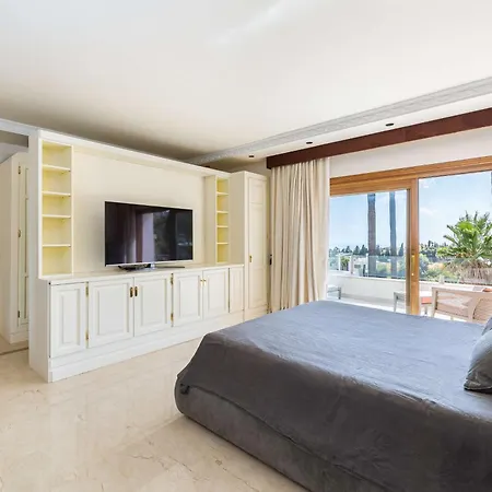 Caramel - Excellent Location In Golden Mile