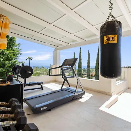 Villa Caramel - Excellent Location In Golden Mile *