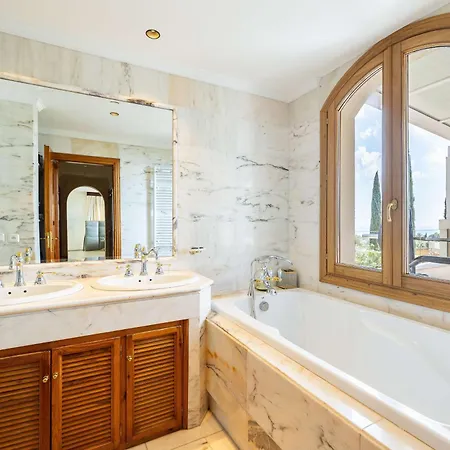 Caramel - Excellent Location In Golden Mile Villa *